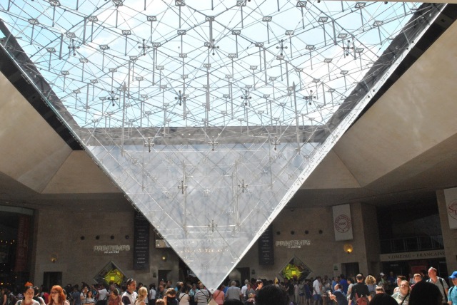 inverted pyramid at louvre